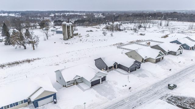 1660 Squirrel Way, New Richmond, WI 54017