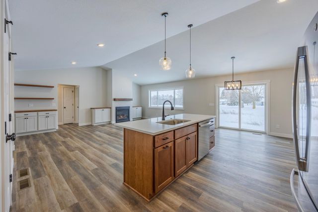 1660 Squirrel Way, New Richmond, WI 54017