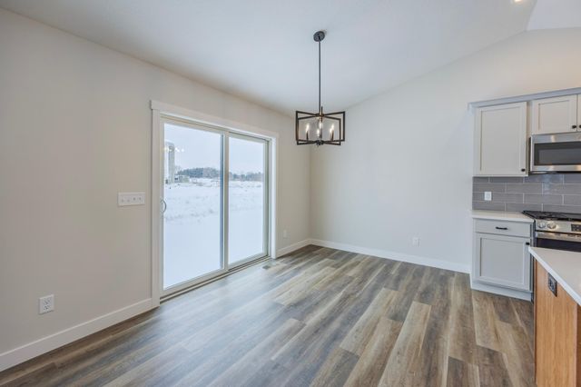 1660 Squirrel Way, New Richmond, WI 54017