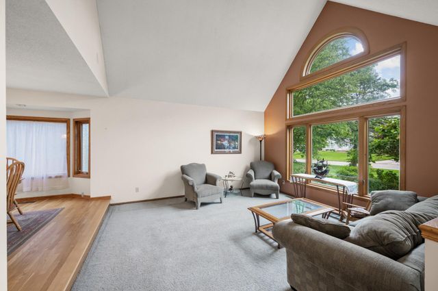 240 Cottonwood Drive, Vadnais Heights, MN 55127