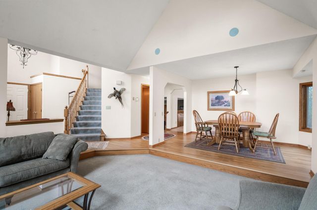 240 Cottonwood Drive, Vadnais Heights, MN 55127