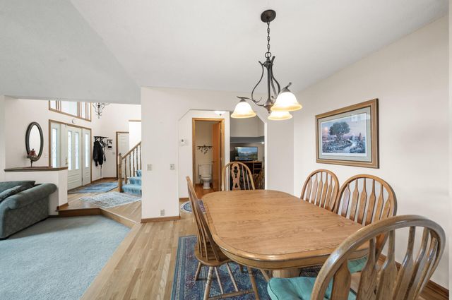 240 Cottonwood Drive, Vadnais Heights, MN 55127