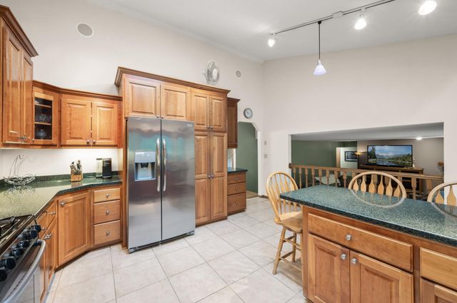 240 Cottonwood Drive, Vadnais Heights, MN 55127