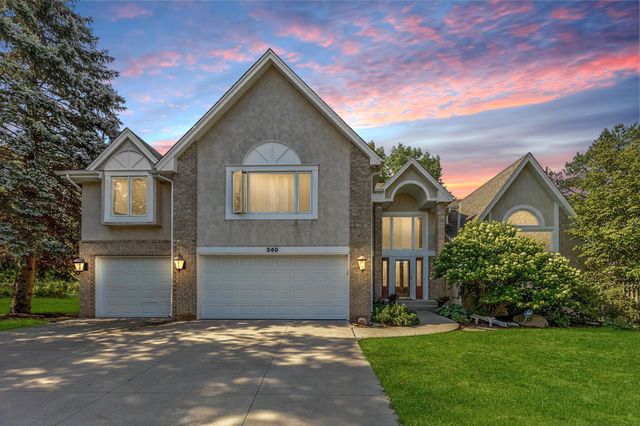 240 Cottonwood Drive, Vadnais Heights, MN 55127