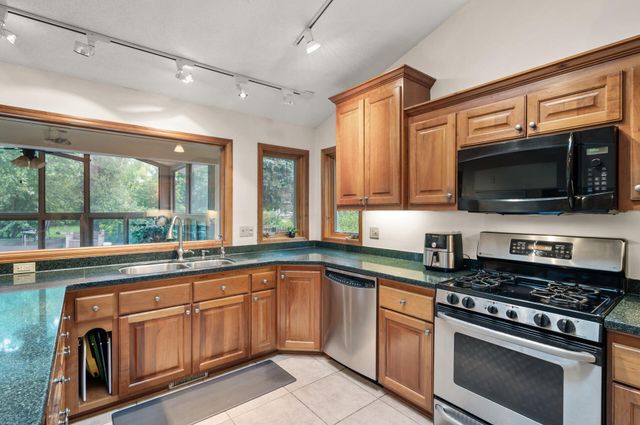 240 Cottonwood Drive, Vadnais Heights, MN 55127