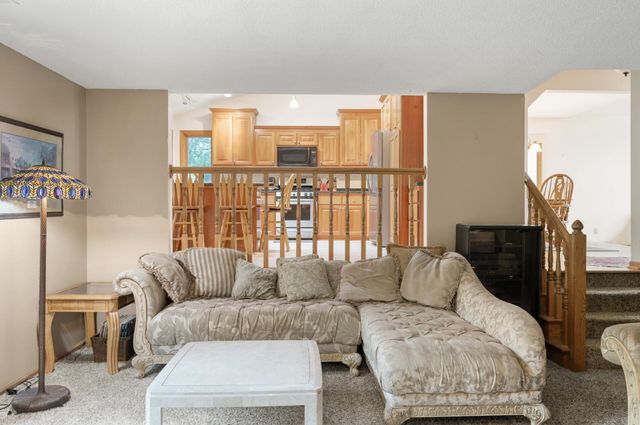 240 Cottonwood Drive, Vadnais Heights, MN 55127