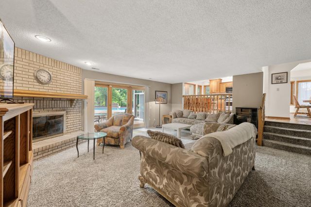 240 Cottonwood Drive, Vadnais Heights, MN 55127