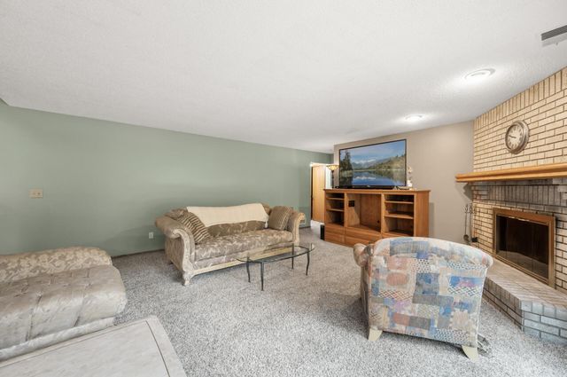 240 Cottonwood Drive, Vadnais Heights, MN 55127