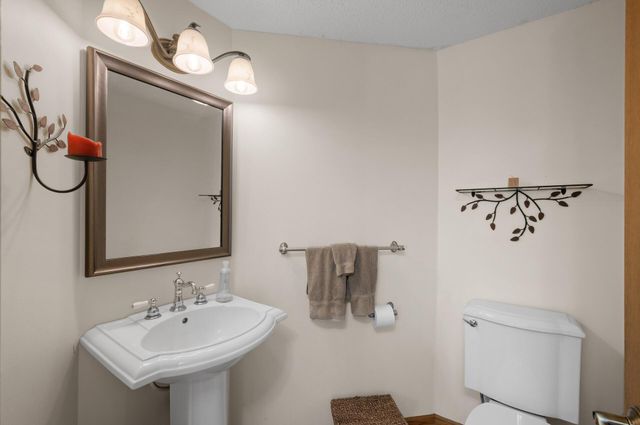 240 Cottonwood Drive, Vadnais Heights, MN 55127