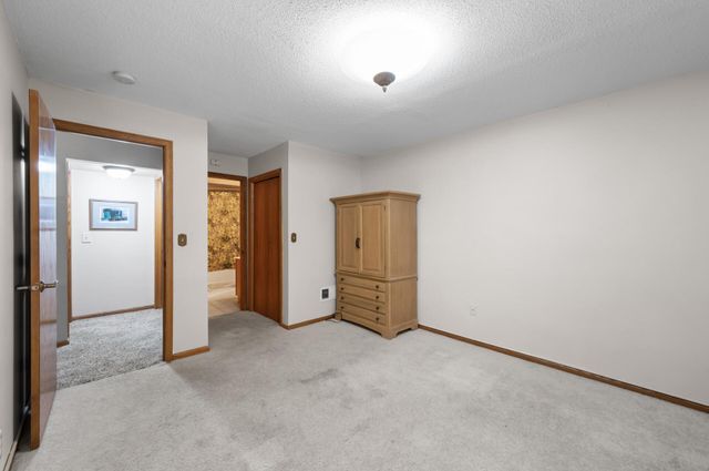 240 Cottonwood Drive, Vadnais Heights, MN 55127