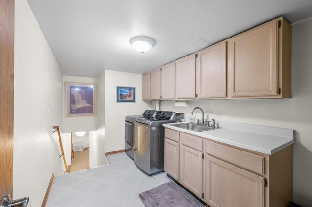 240 Cottonwood Drive, Vadnais Heights, MN 55127