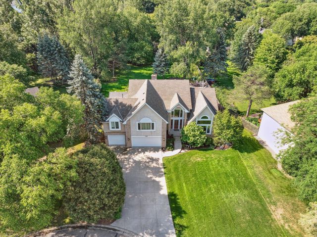 240 Cottonwood Drive, Vadnais Heights, MN 55127