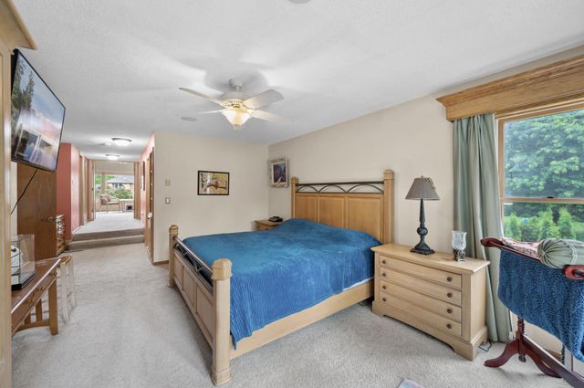 240 Cottonwood Drive, Vadnais Heights, MN 55127