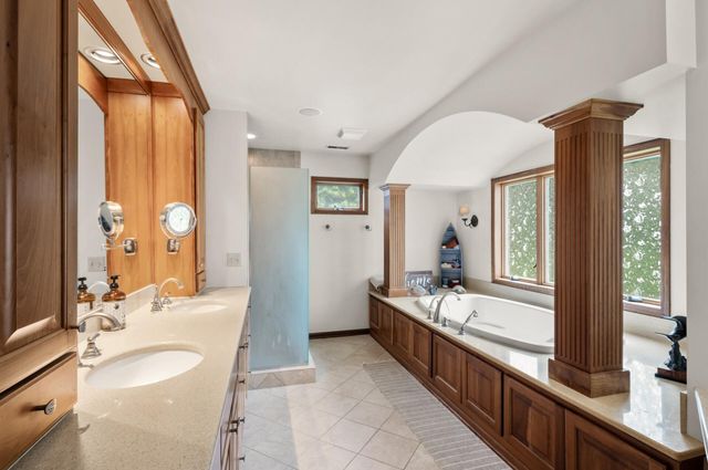 240 Cottonwood Drive, Vadnais Heights, MN 55127