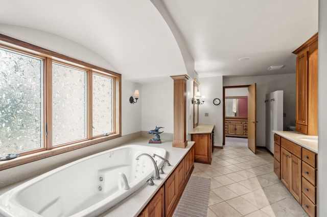 240 Cottonwood Drive, Vadnais Heights, MN 55127