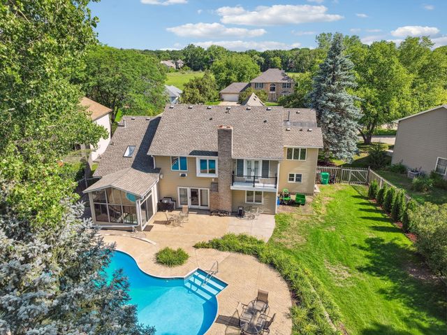 240 Cottonwood Drive, Vadnais Heights, MN 55127