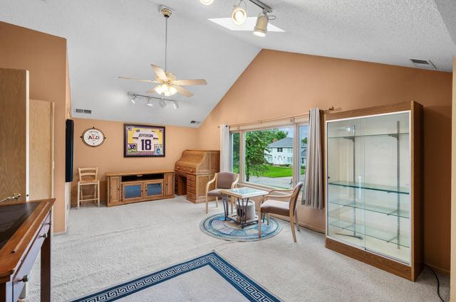 240 Cottonwood Drive, Vadnais Heights, MN 55127