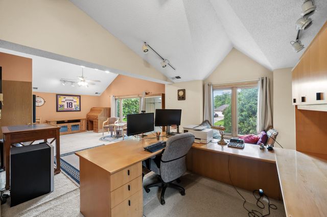 240 Cottonwood Drive, Vadnais Heights, MN 55127