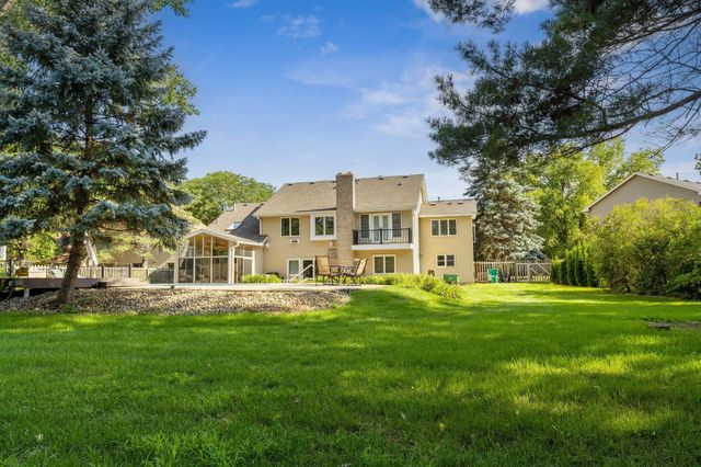 240 Cottonwood Drive, Vadnais Heights, MN 55127