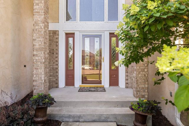 240 Cottonwood Drive, Vadnais Heights, MN 55127