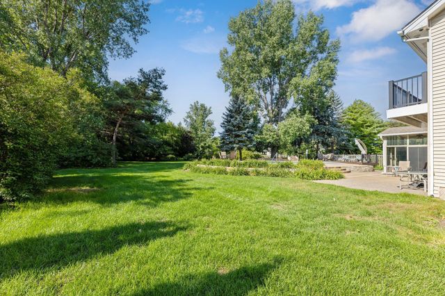 240 Cottonwood Drive, Vadnais Heights, MN 55127