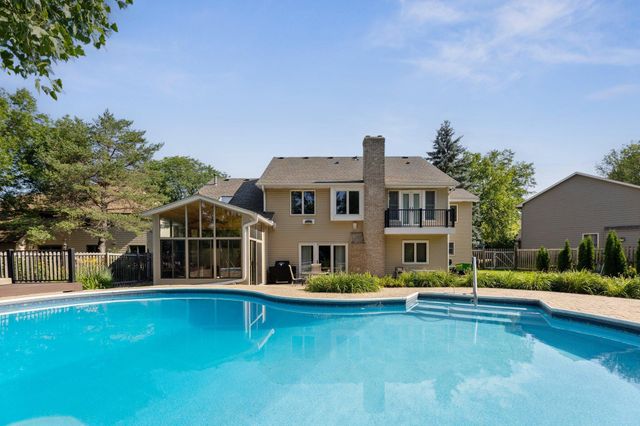 240 Cottonwood Drive, Vadnais Heights, MN 55127