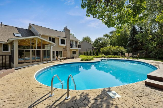 240 Cottonwood Drive, Vadnais Heights, MN 55127