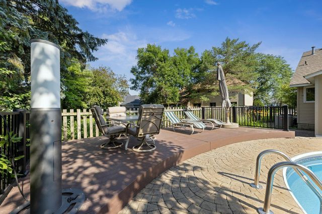 240 Cottonwood Drive, Vadnais Heights, MN 55127