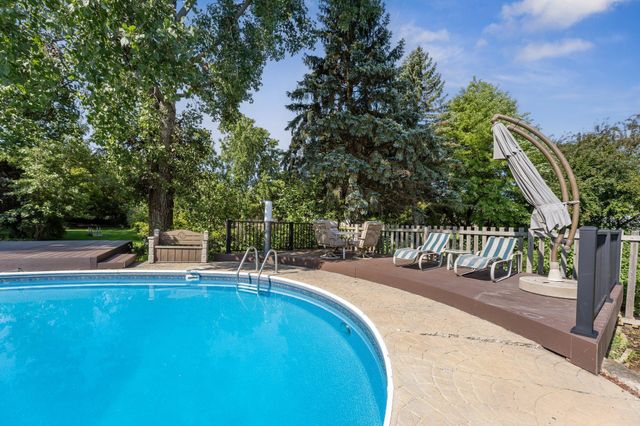 240 Cottonwood Drive, Vadnais Heights, MN 55127