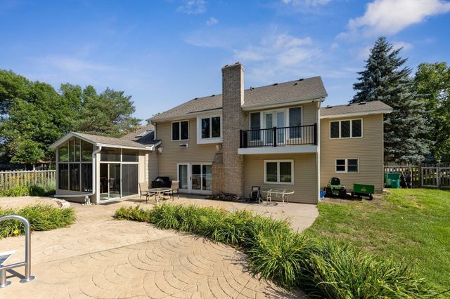 240 Cottonwood Drive, Vadnais Heights, MN 55127