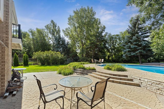 240 Cottonwood Drive, Vadnais Heights, MN 55127