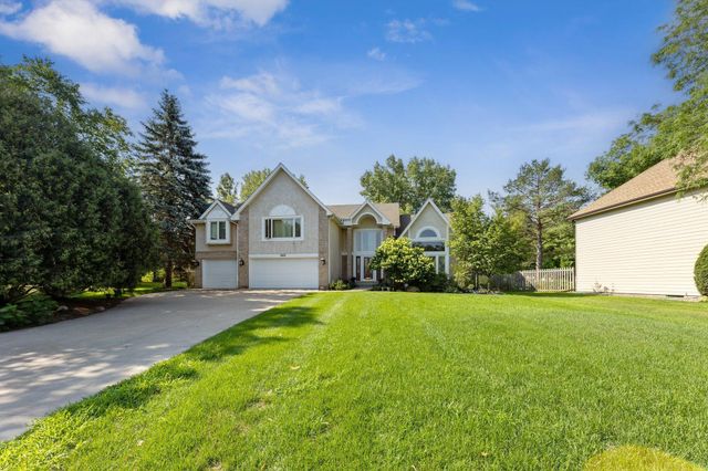 240 Cottonwood Drive, Vadnais Heights, MN 55127