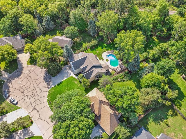 240 Cottonwood Drive, Vadnais Heights, MN 55127