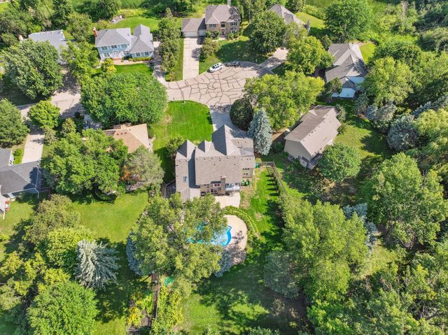 240 Cottonwood Drive, Vadnais Heights, MN 55127