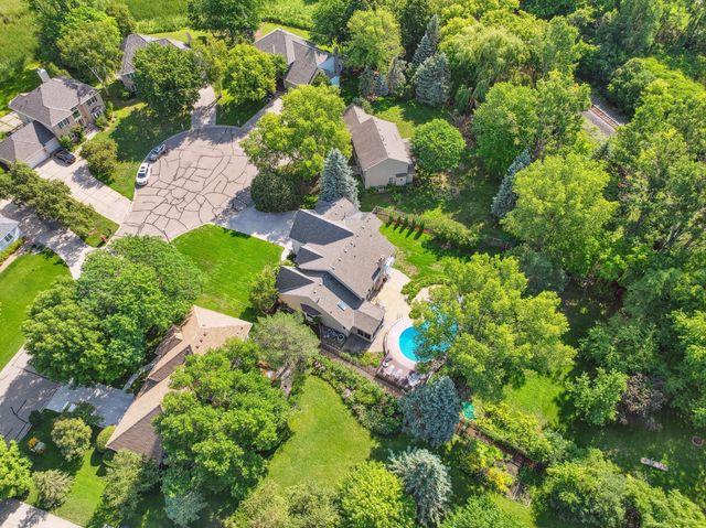 240 Cottonwood Drive, Vadnais Heights, MN 55127