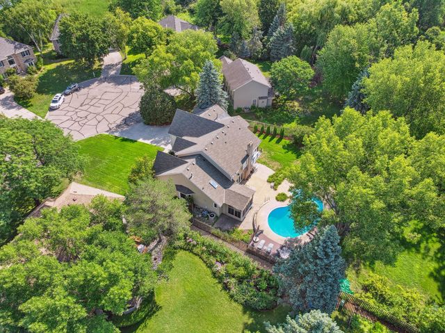 240 Cottonwood Drive, Vadnais Heights, MN 55127