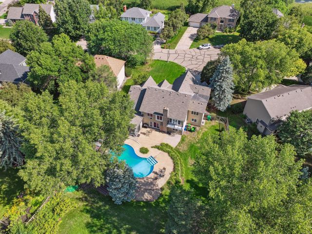 240 Cottonwood Drive, Vadnais Heights, MN 55127