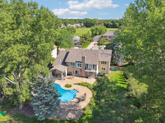 240 Cottonwood Drive, Vadnais Heights, MN 55127