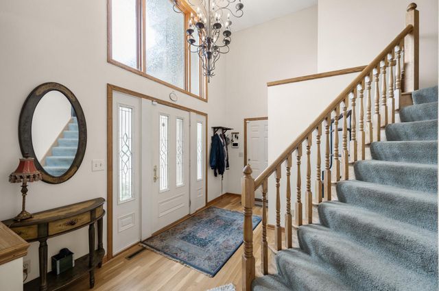 240 Cottonwood Drive, Vadnais Heights, MN 55127