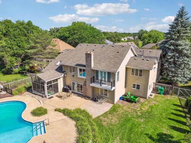 240 Cottonwood Drive, Vadnais Heights, MN 55127