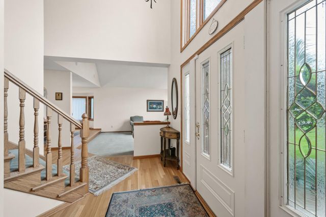 240 Cottonwood Drive, Vadnais Heights, MN 55127