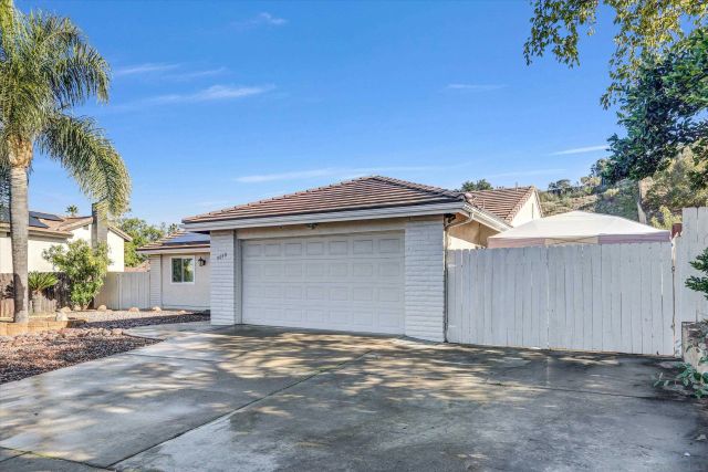 9448 Palomino Ridge Dr, Lakeside, CA 92040