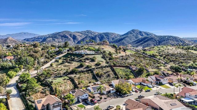 9448 Palomino Ridge Dr, Lakeside, CA 92040