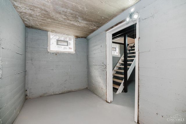 2097 West Fork Road, Cincinnati, OH 45211