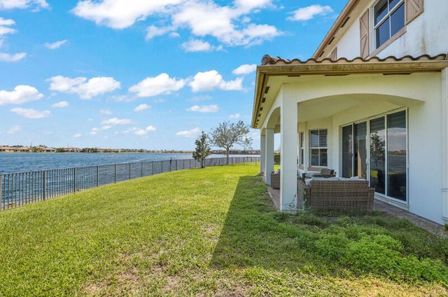 8691 Lakeside Bend, Parkland, FL 33076