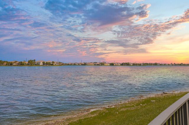 8691 Lakeside Bend, Parkland, FL 33076