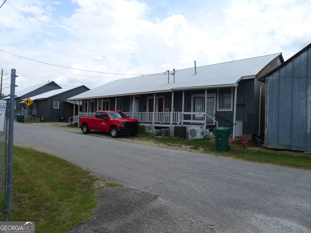 100 W Main Street, Lavonia, GA 30553 — exterior