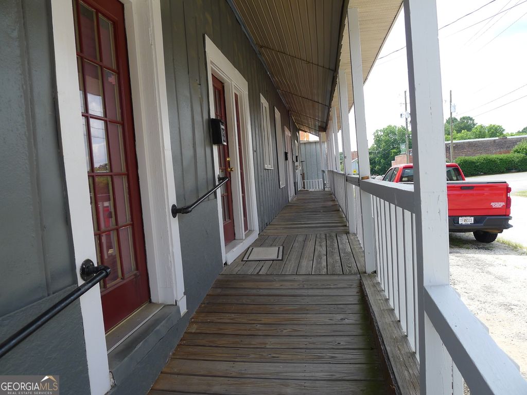 100 W Main Street, Lavonia, GA 30553 — photo 3