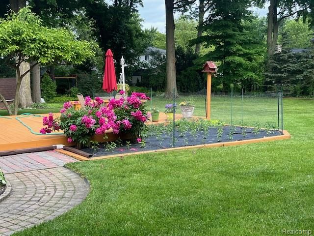 3665 Estates Drive, Troy, MI 48084