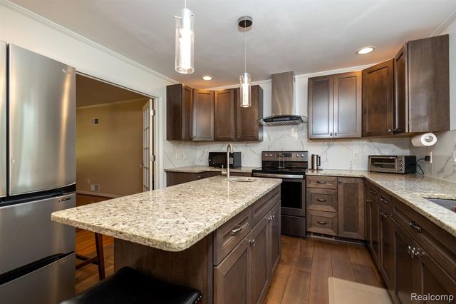 3665 Estates Drive, Troy, MI 48084